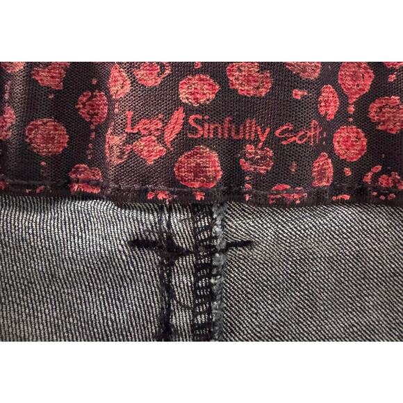 Lee Sinfully Soft Womens Blue Denim Shorts Size 12 - Picture 3 of 8